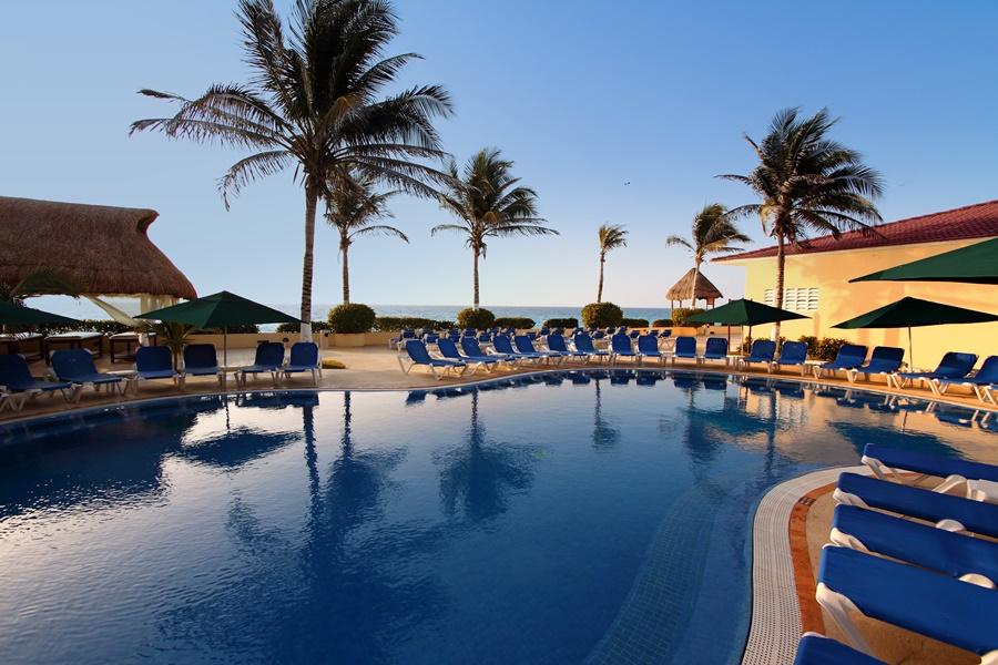 Hotel Gr Solaris Caribe à Cancún Extérieur photo