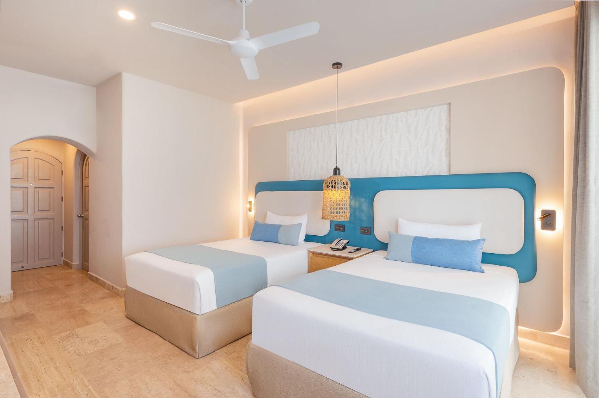 Hotel Gr Solaris Caribe à Cancún Extérieur photo